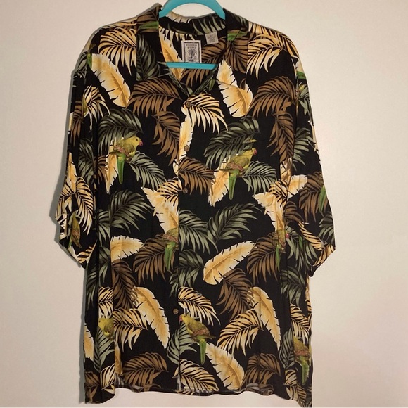 Roundtree & Yorke Hawaiian Shirt | Size XLT | Parrots & Palm Trees | Summer - Picture 1 of 8